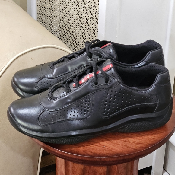 Prada - Picture 2 of 5